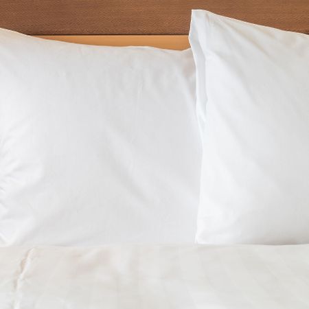 Holiday Inn Express And Suites Surrey By Ihg Zewnętrze zdjęcie