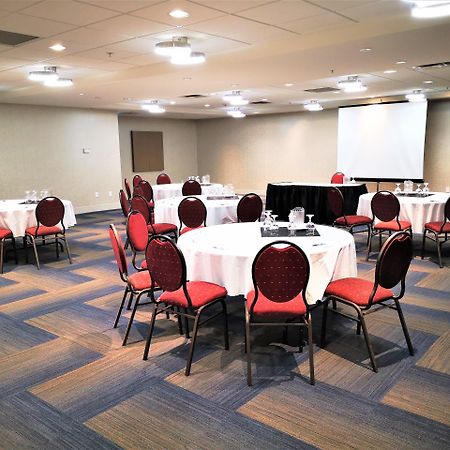 Holiday Inn Express And Suites Surrey By Ihg Zewnętrze zdjęcie