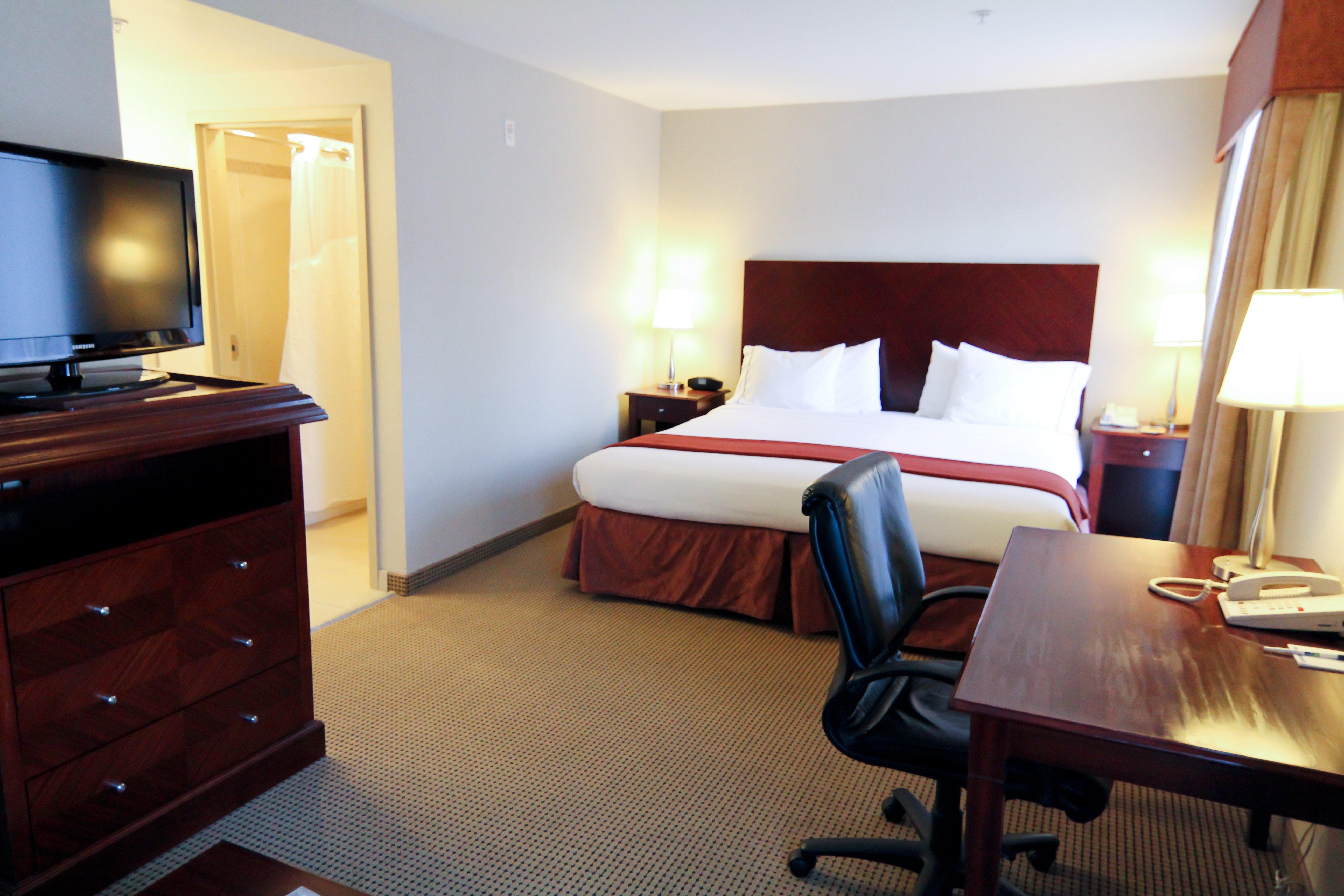 Holiday Inn Express And Suites Surrey By Ihg Zewnętrze zdjęcie