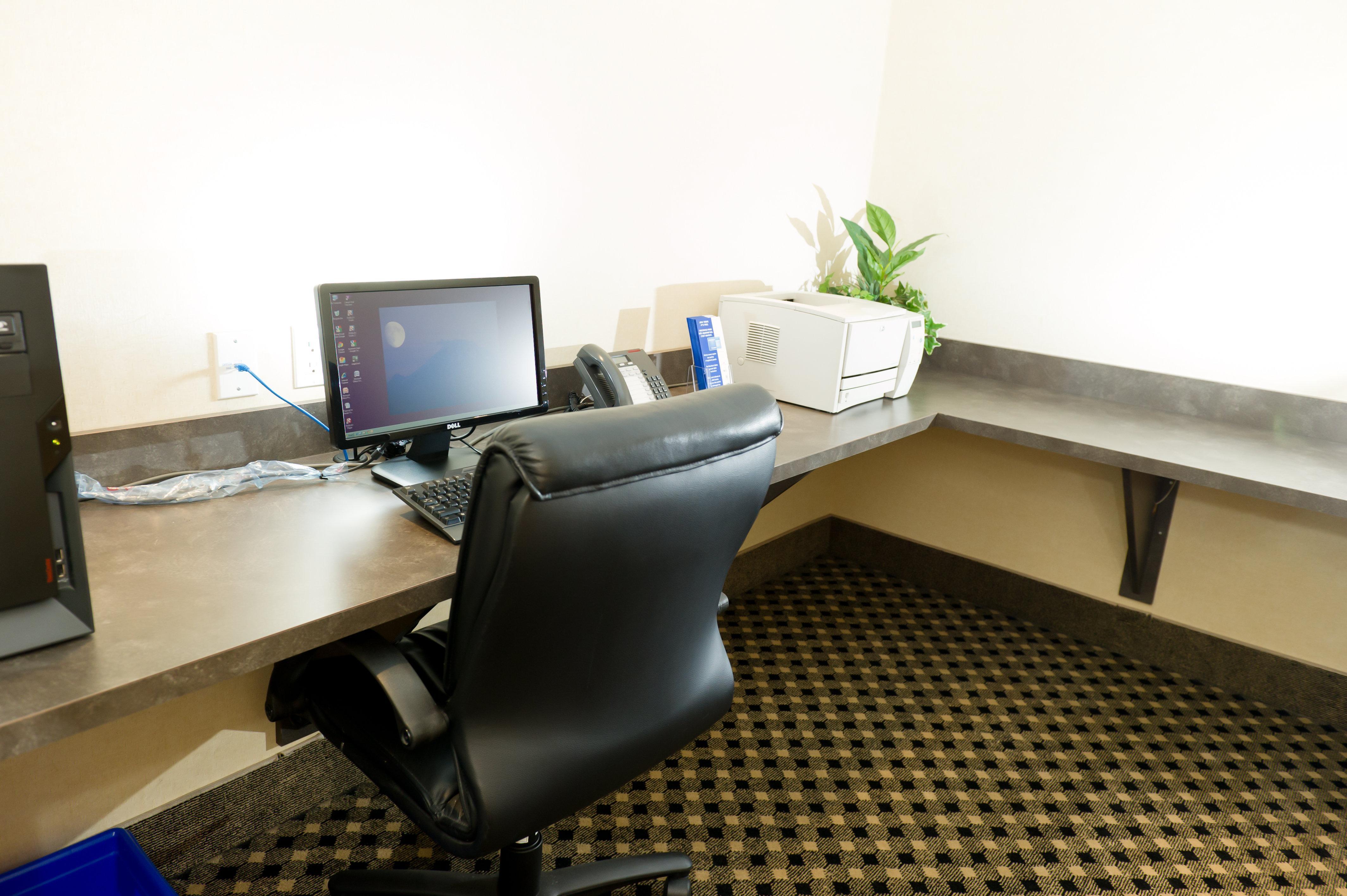 Holiday Inn Express And Suites Surrey By Ihg Zewnętrze zdjęcie