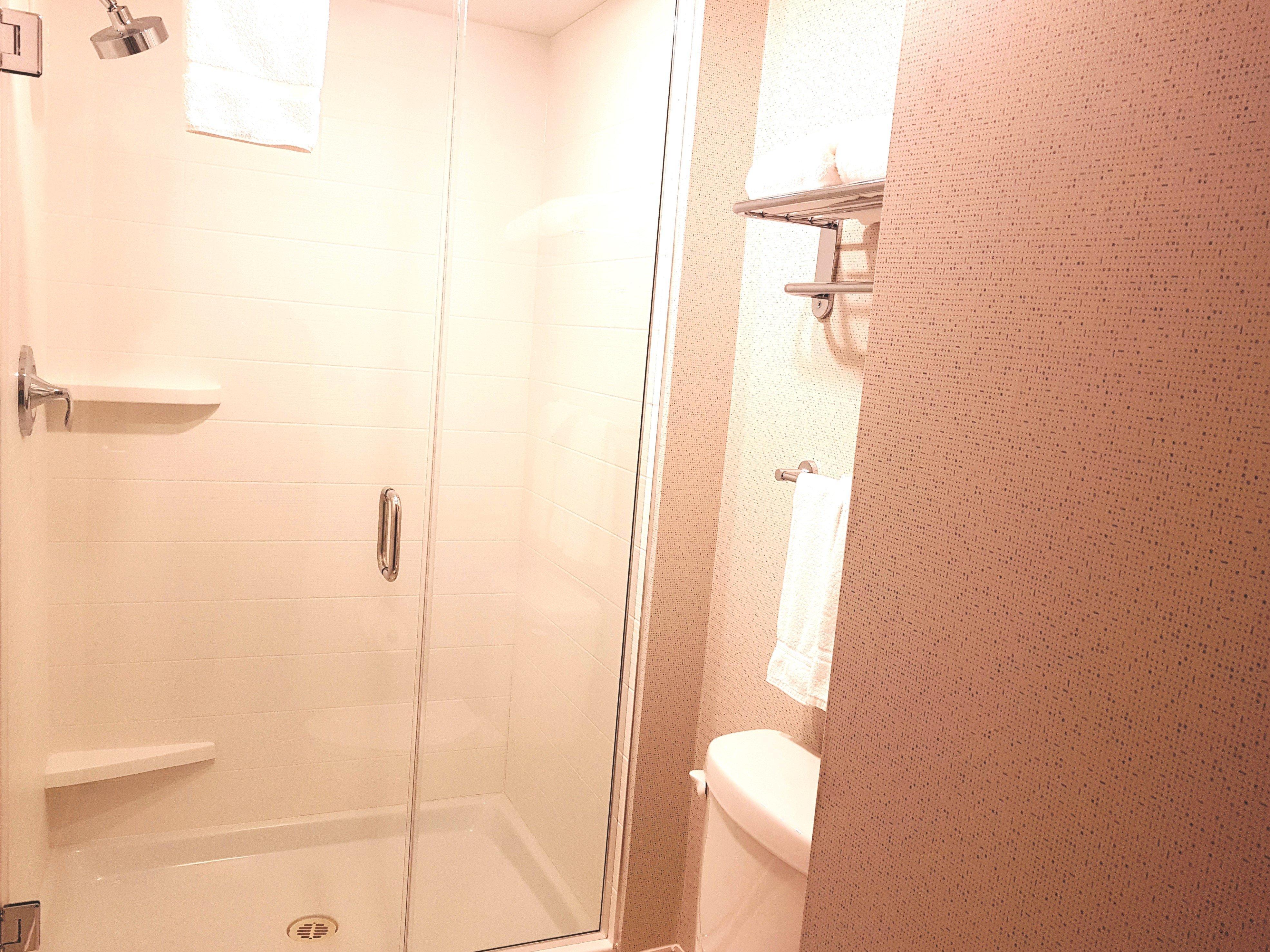Holiday Inn Express And Suites Surrey By Ihg Zewnętrze zdjęcie