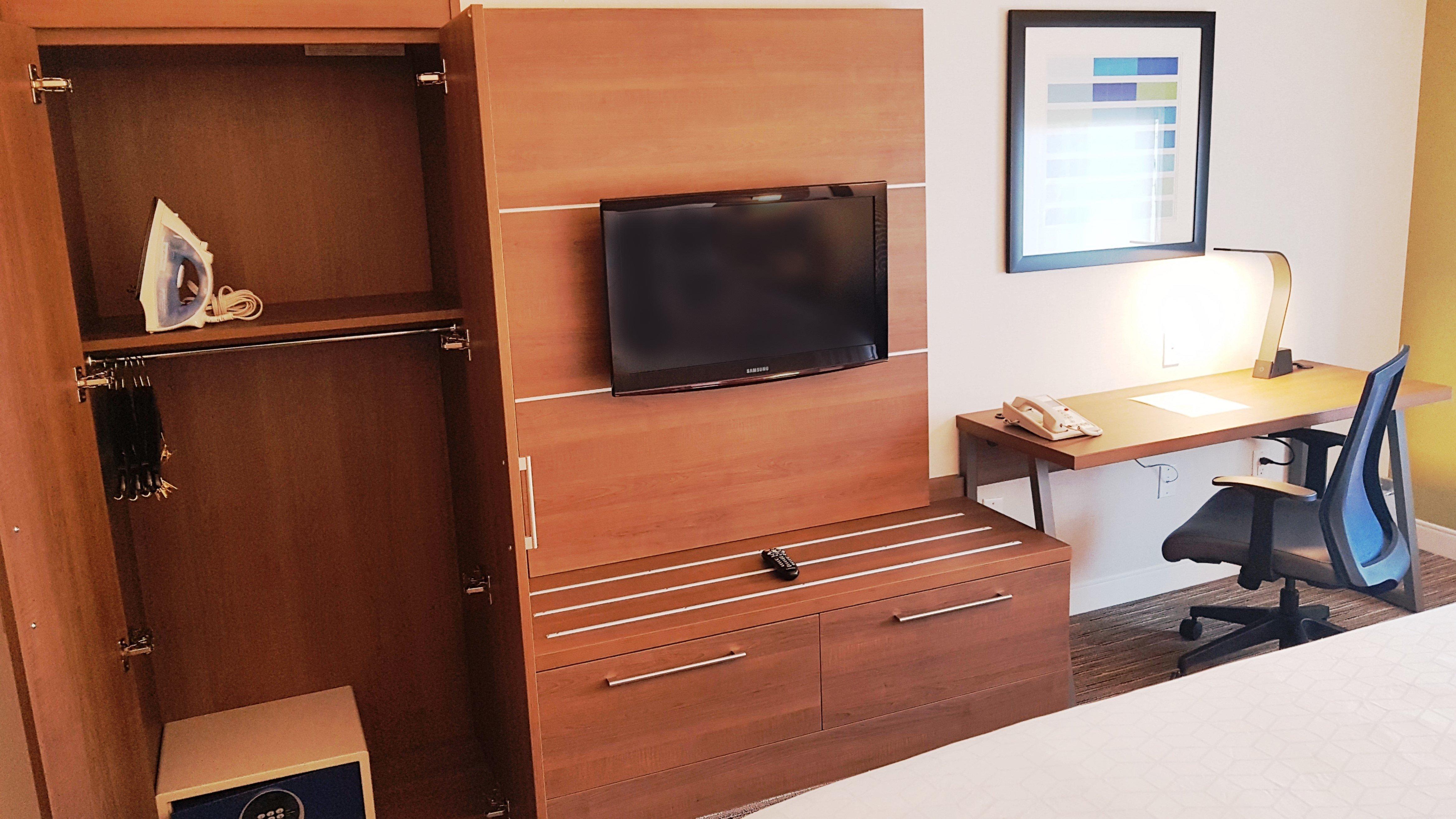 Holiday Inn Express And Suites Surrey By Ihg Zewnętrze zdjęcie