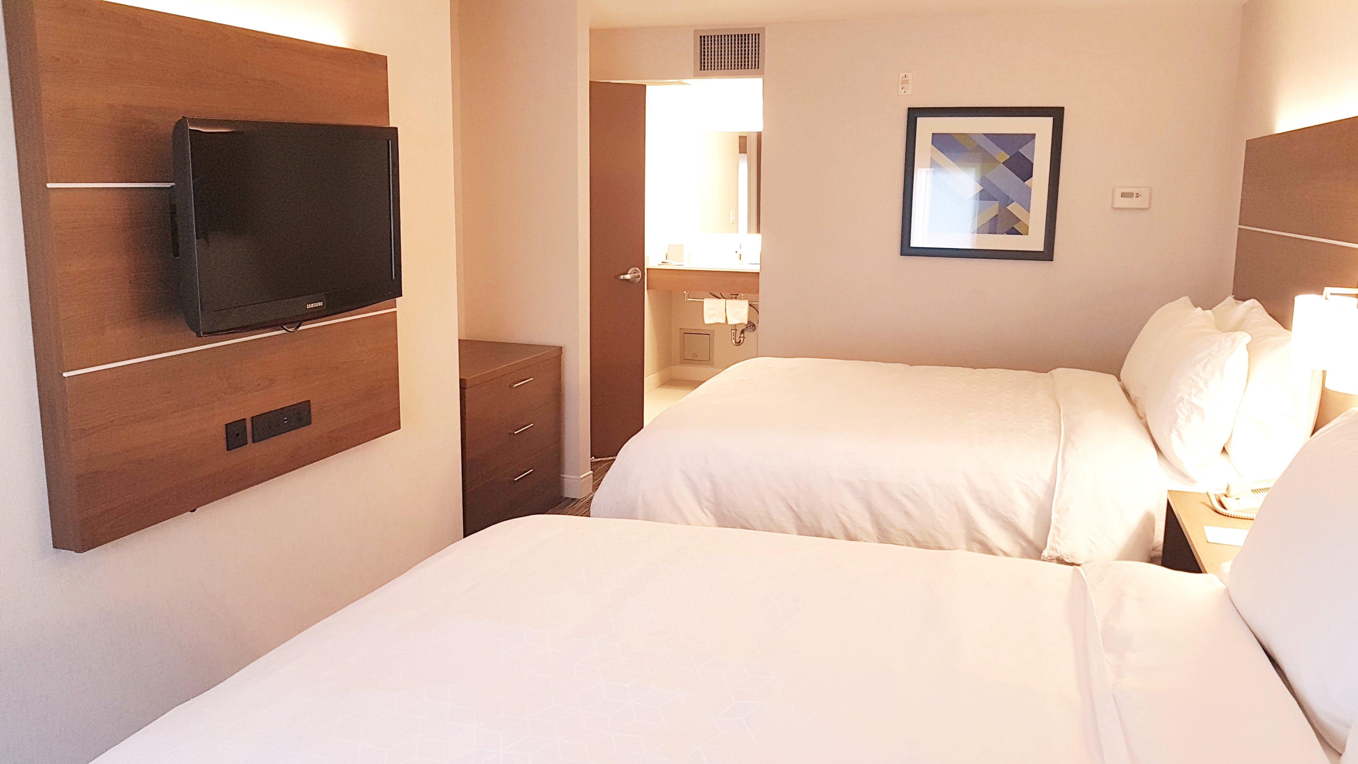 Holiday Inn Express And Suites Surrey By Ihg Zewnętrze zdjęcie