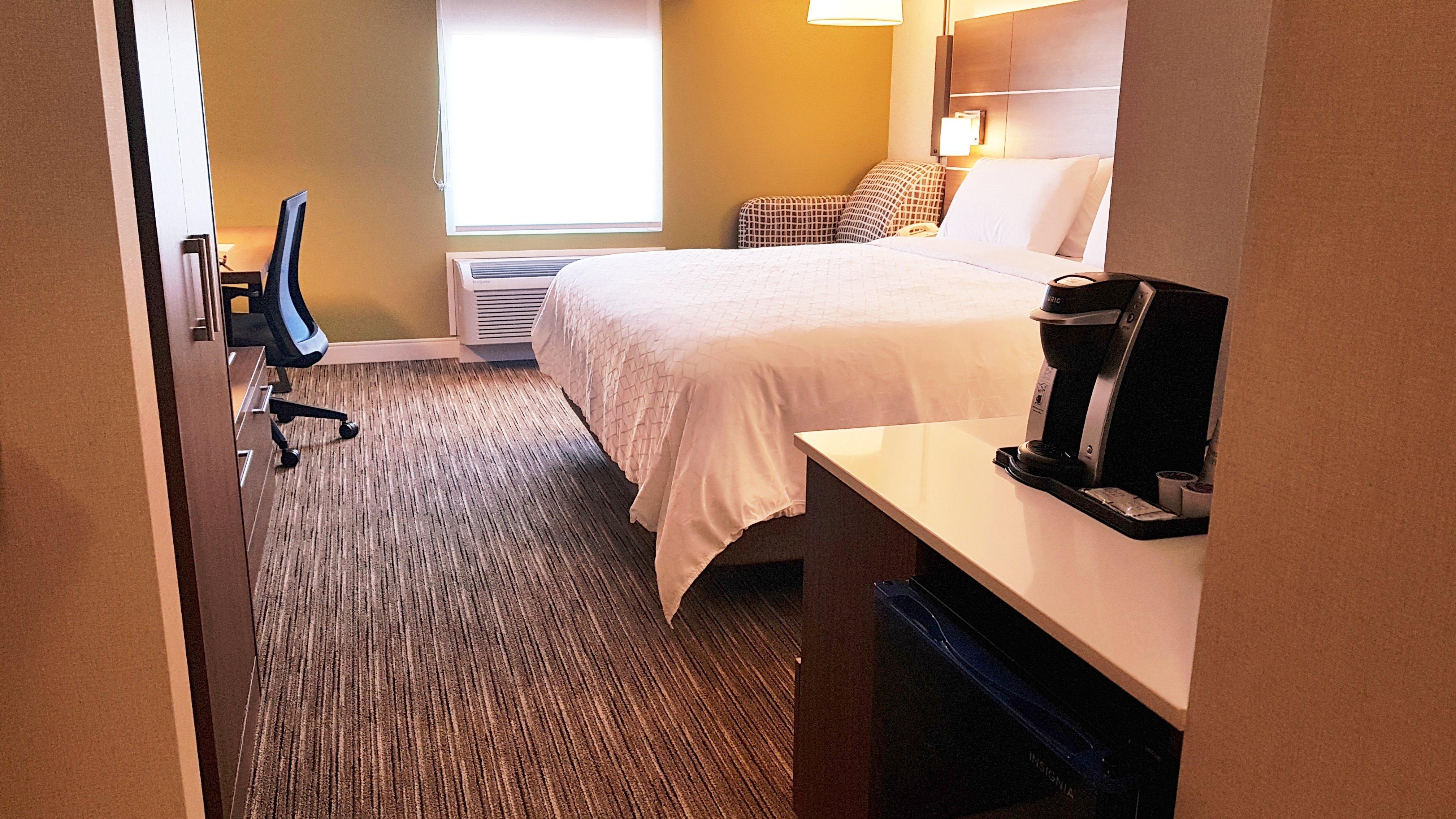 Holiday Inn Express And Suites Surrey By Ihg Zewnętrze zdjęcie