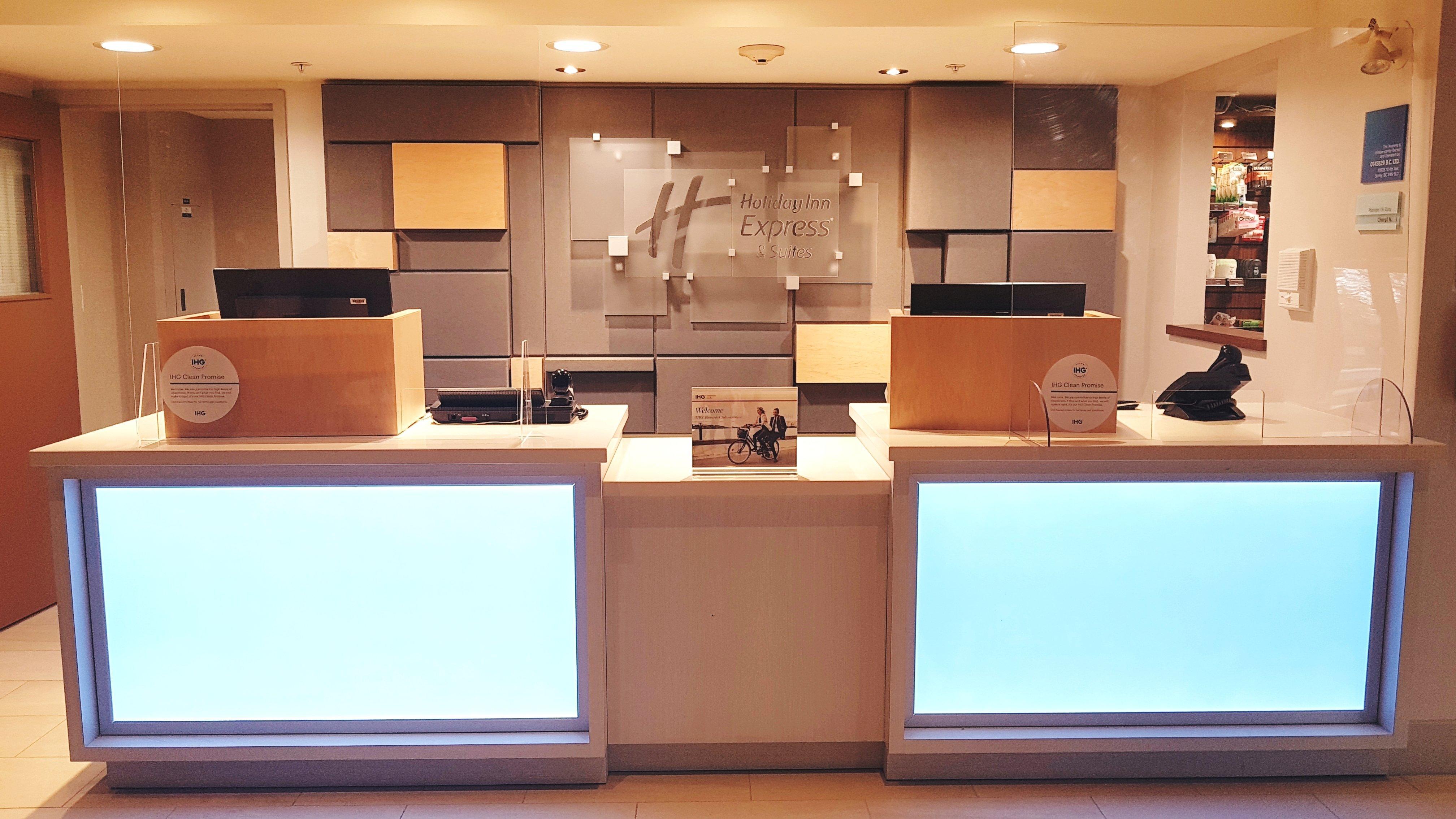 Holiday Inn Express And Suites Surrey By Ihg Zewnętrze zdjęcie