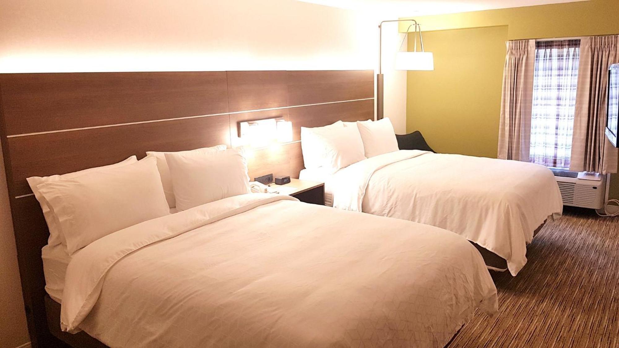 Holiday Inn Express And Suites Surrey By Ihg Zewnętrze zdjęcie