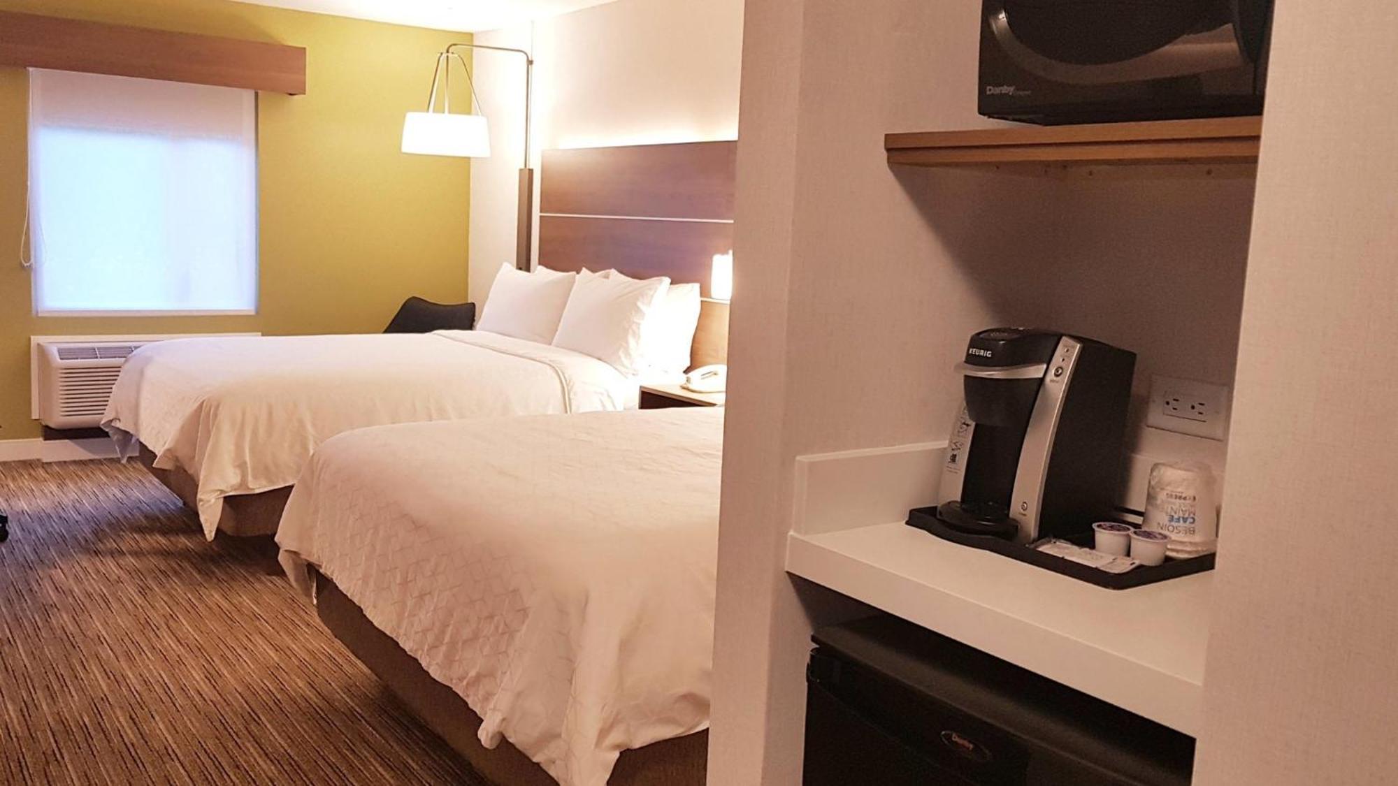 Holiday Inn Express And Suites Surrey By Ihg Zewnętrze zdjęcie